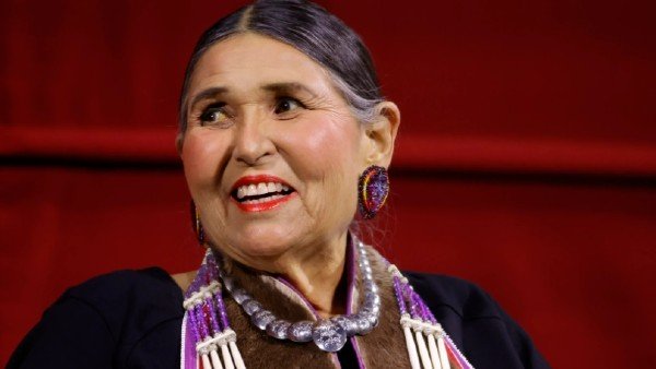 Native American activist Sacheen Littlefeather, who declined Marlon Brando's "Godfather" Oscar, passes away at age 75.