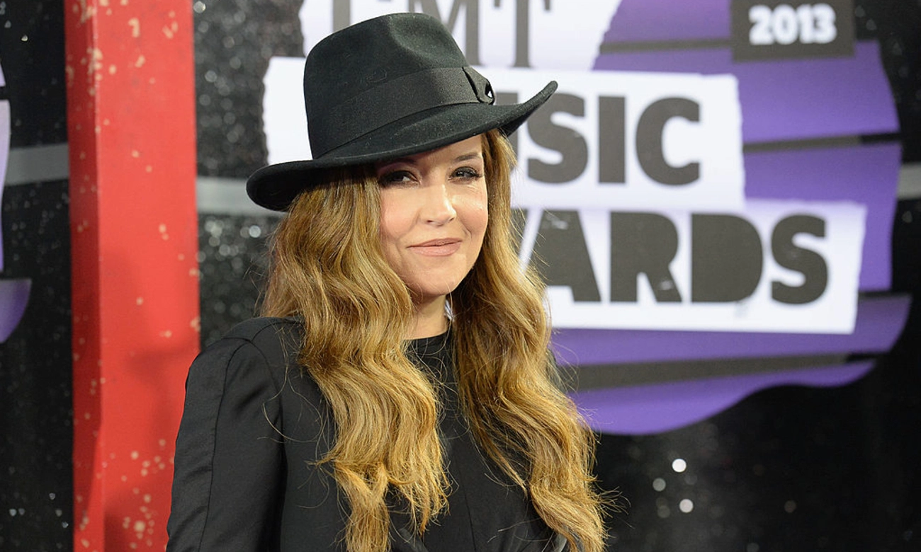 Lisa Marie Presley Looking Beautiful 