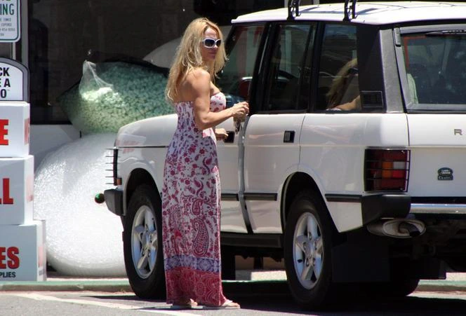 Pamela Anderson looking beautiful with her white range rover. 